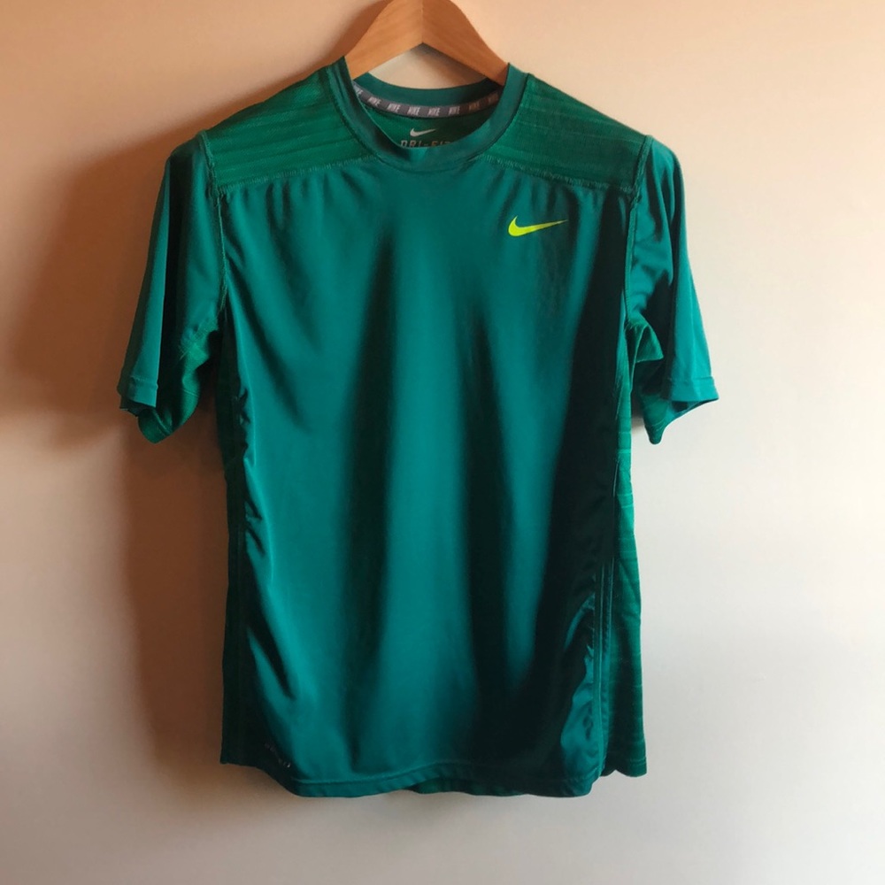 Mens medium Nike dri-fit t-shirt